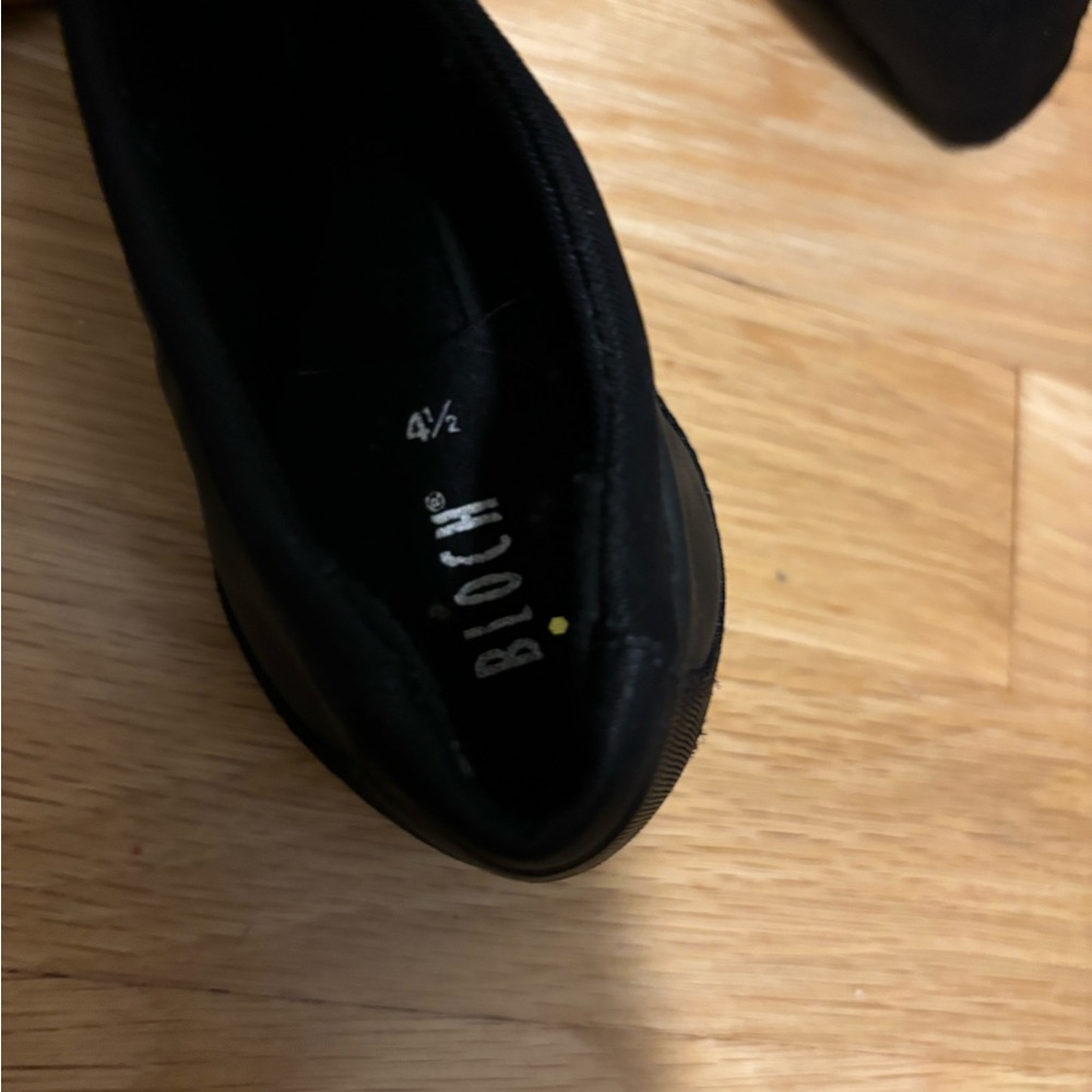 Great condition- only worn for competitions - Bloch Pulses